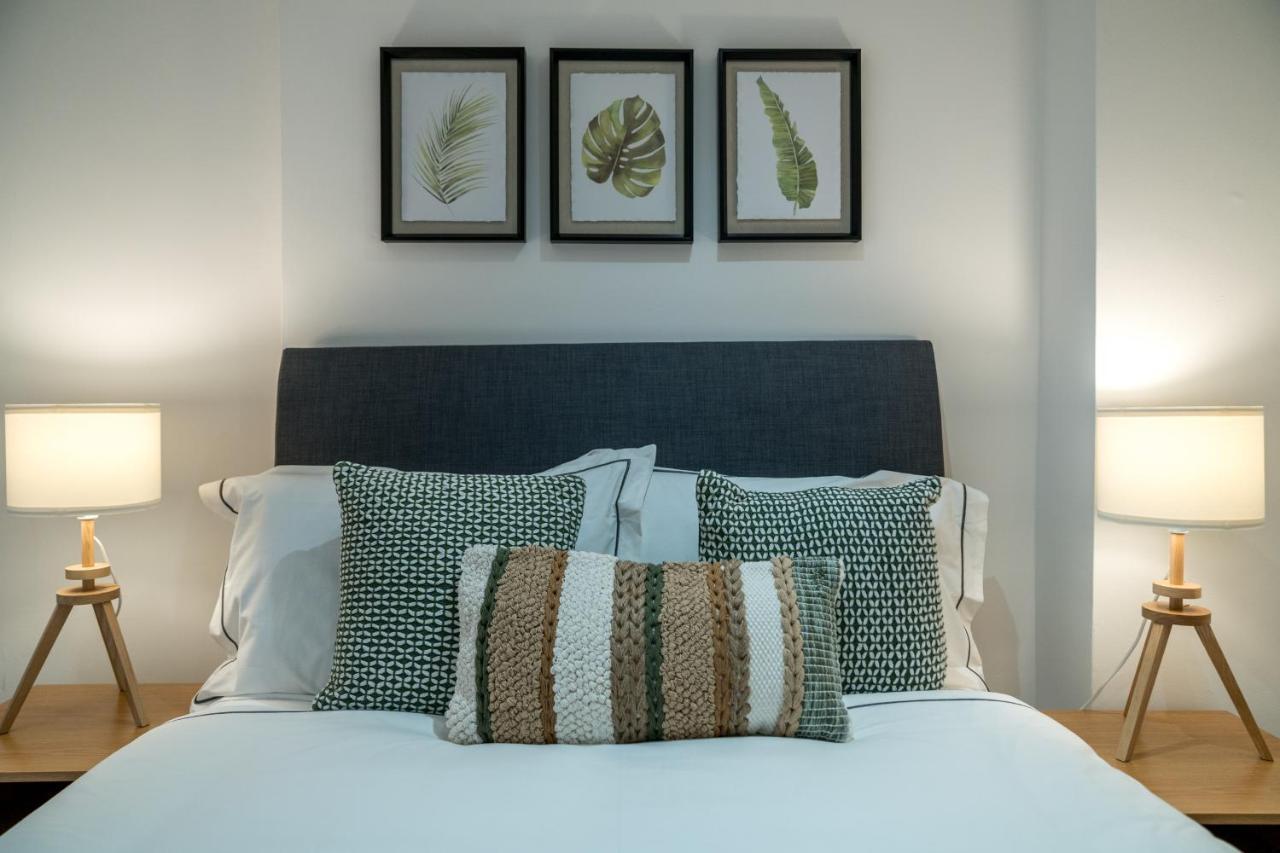 Russell Sq - 2 Bed Apartment *